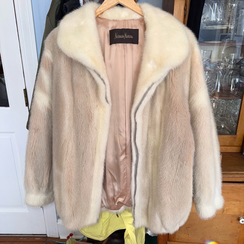 Neiman Marcus Women's Tan Teddy Jacket